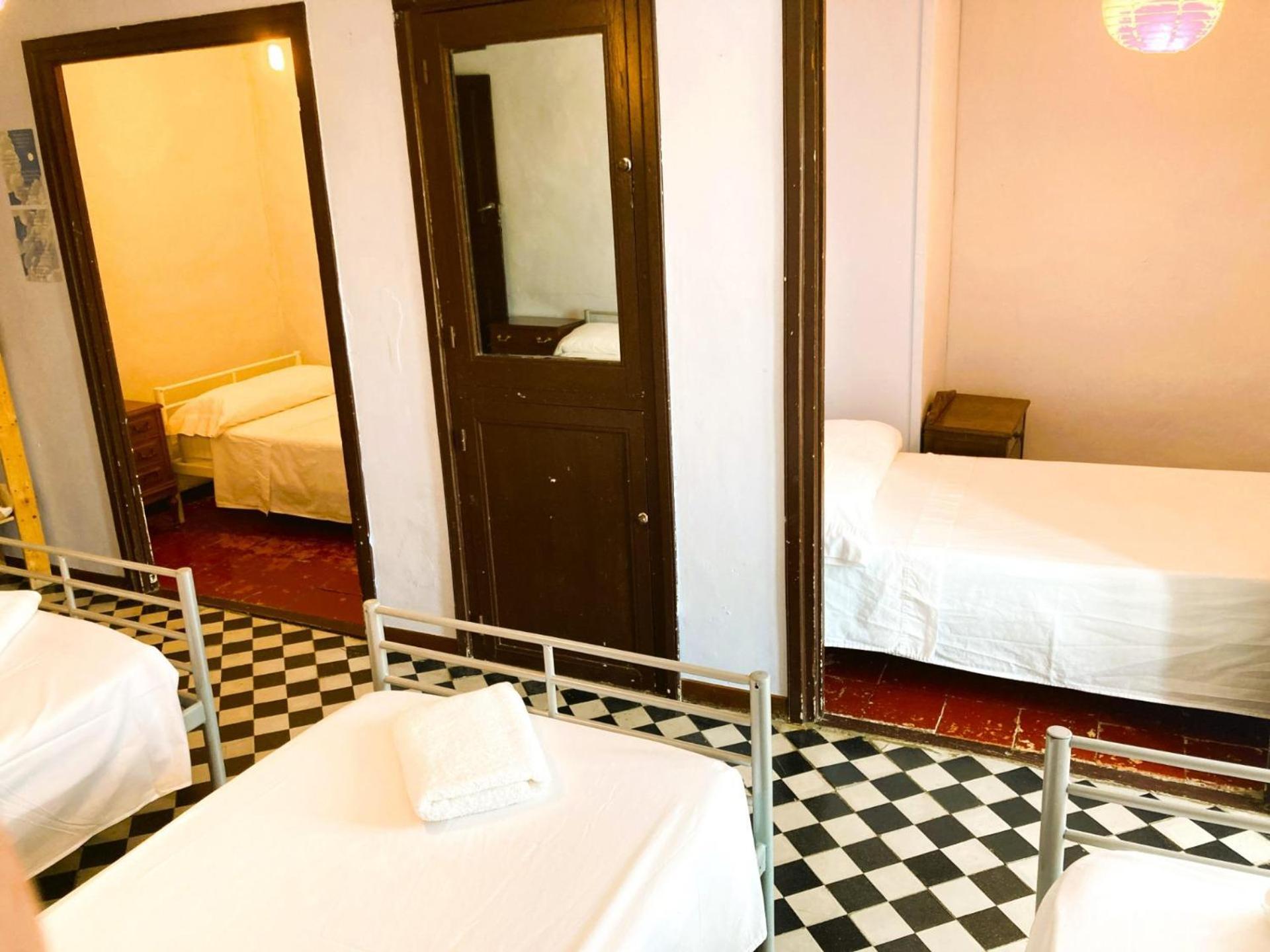 La Casa Magica Hostel Villatuerta Kültér fotó